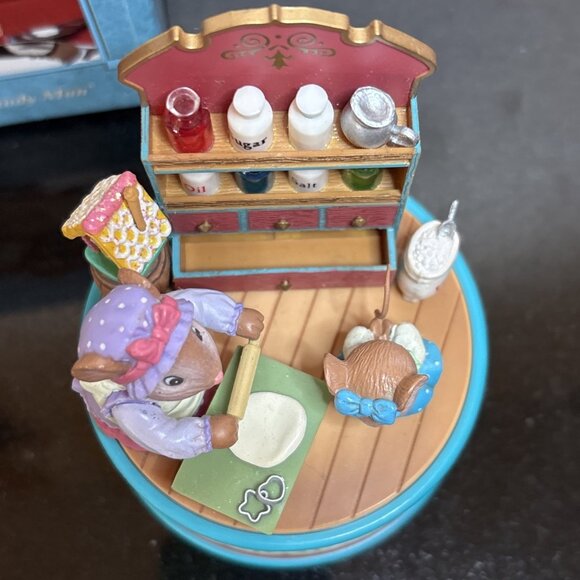 Vintage Enesco Music Box Mice Baking Plays Candy Man Baking Sweet Memories 1995 - Picture 6 of 16